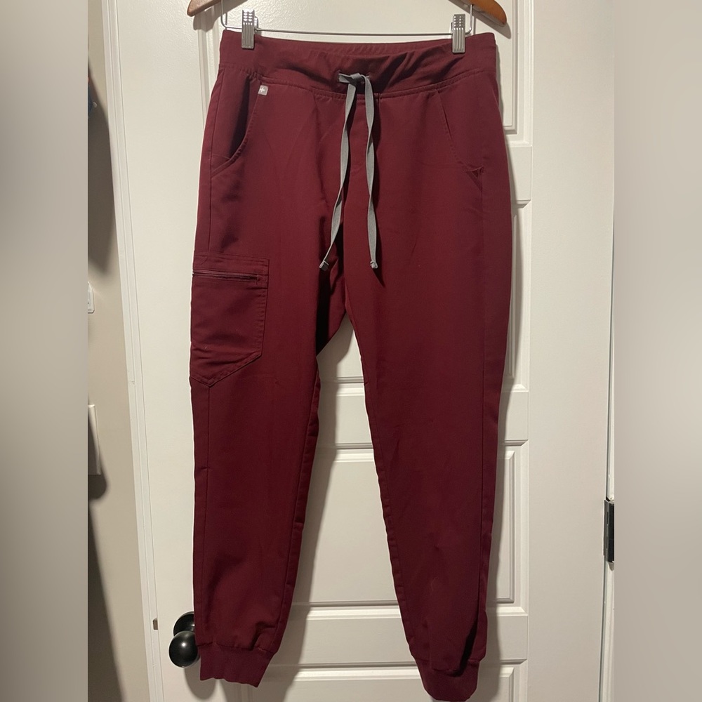 Figs technical collection jogger scrub pants. Size small